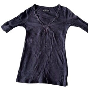 Victoria’s Secret Tee Shop ribbed V-neck top, blue size Medium.